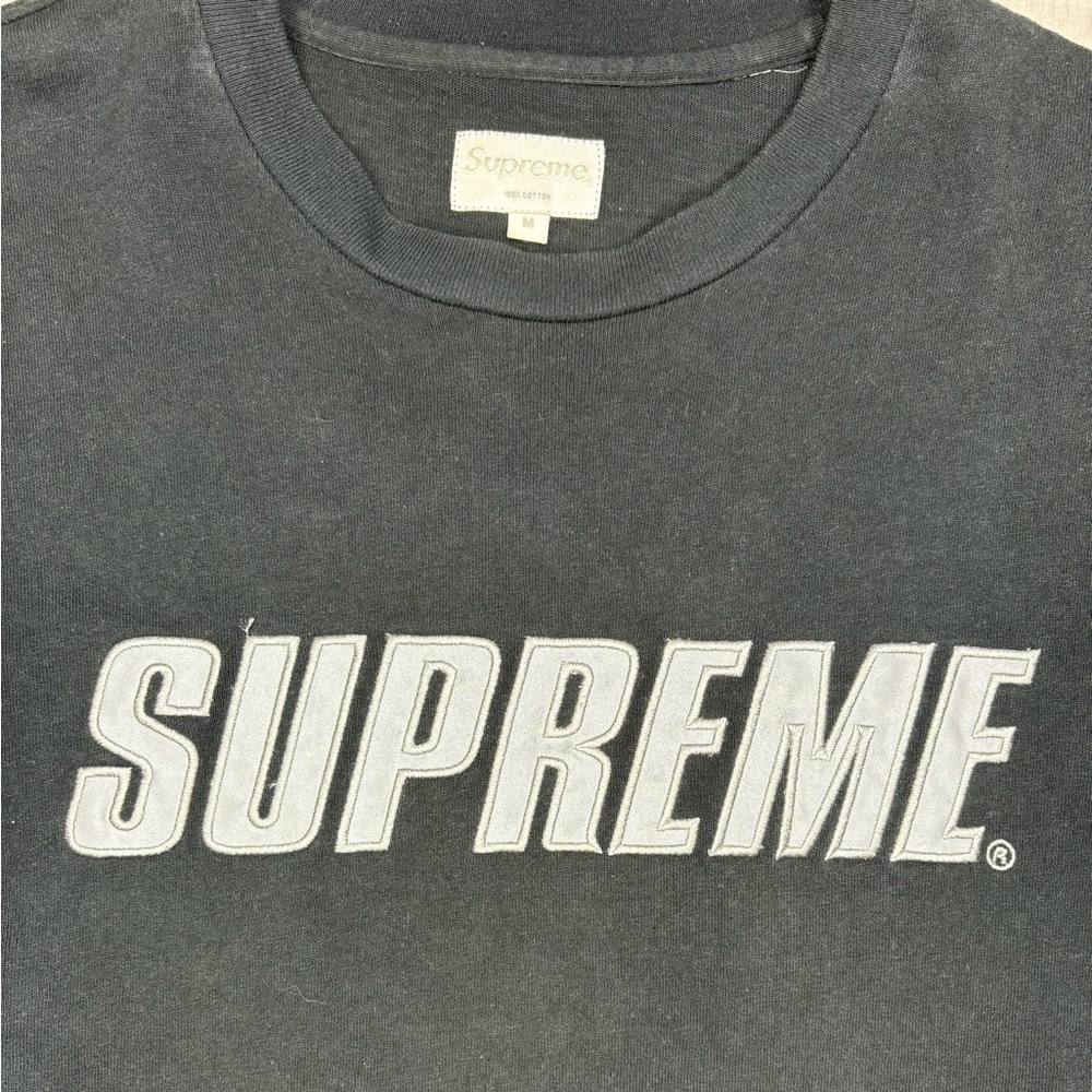 Supreme Trademark LS Top FW 19

Size Medium